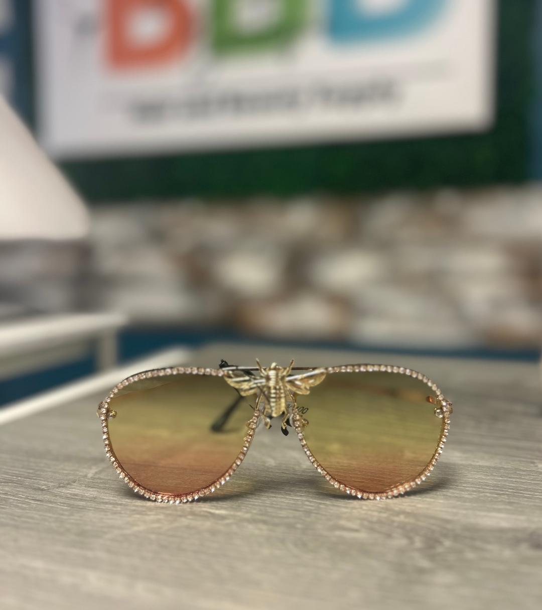 Rhinestones Aviator Bee Accent Gradient Sunglasses (MEZ777)